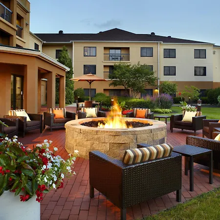 Courtyard Columbus Airport