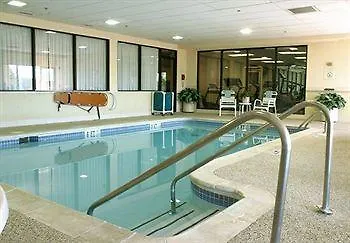 Courtyard Airport Hotel 3*