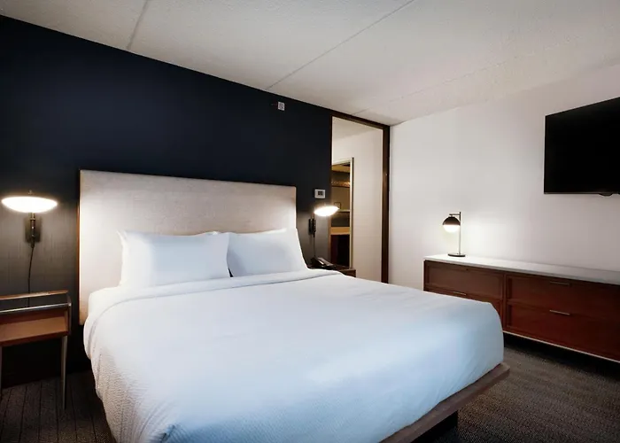 Hotel Courtyard Airport 3*