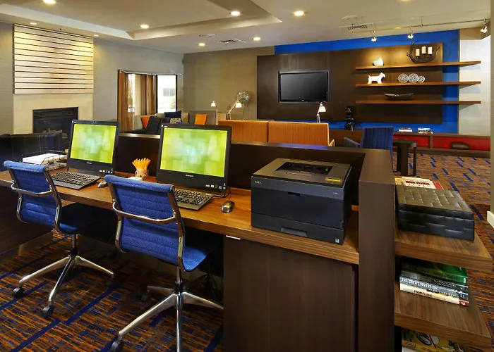Courtyard Airport Hotel