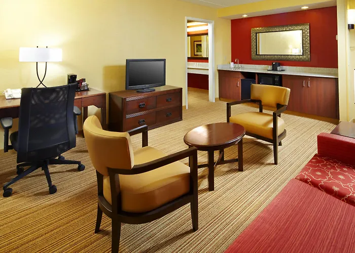 Courtyard Airport Hotel