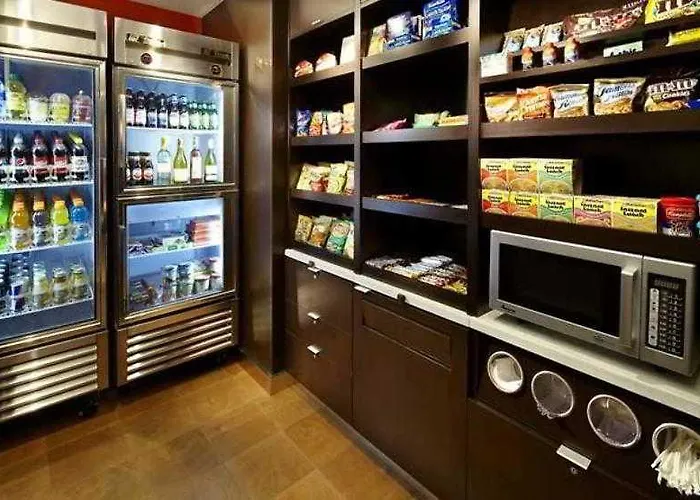 Courtyard Airport Hotel 3*