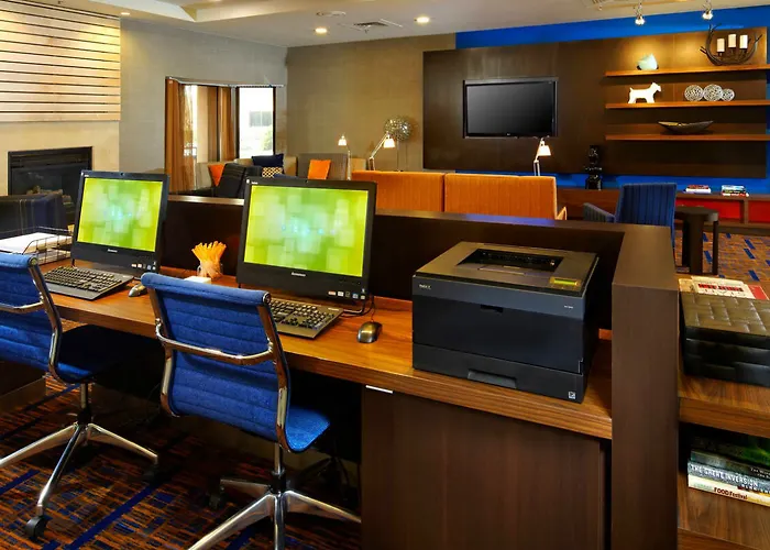 Courtyard Airport Hotel