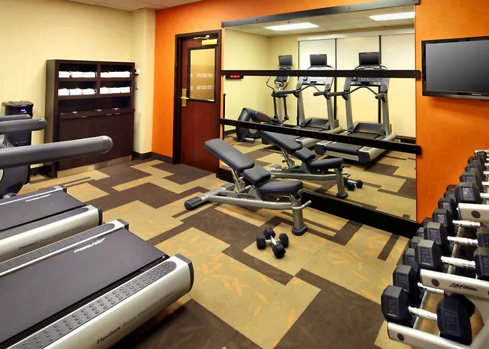 Courtyard Airport Hotel 3*